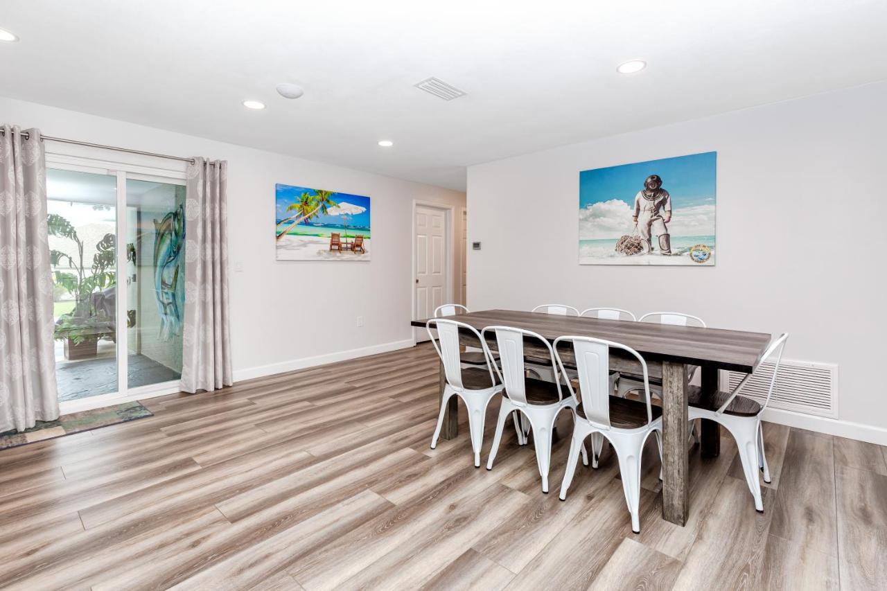 Modern Home, Heated Pool, Close To Beaches! Villa *