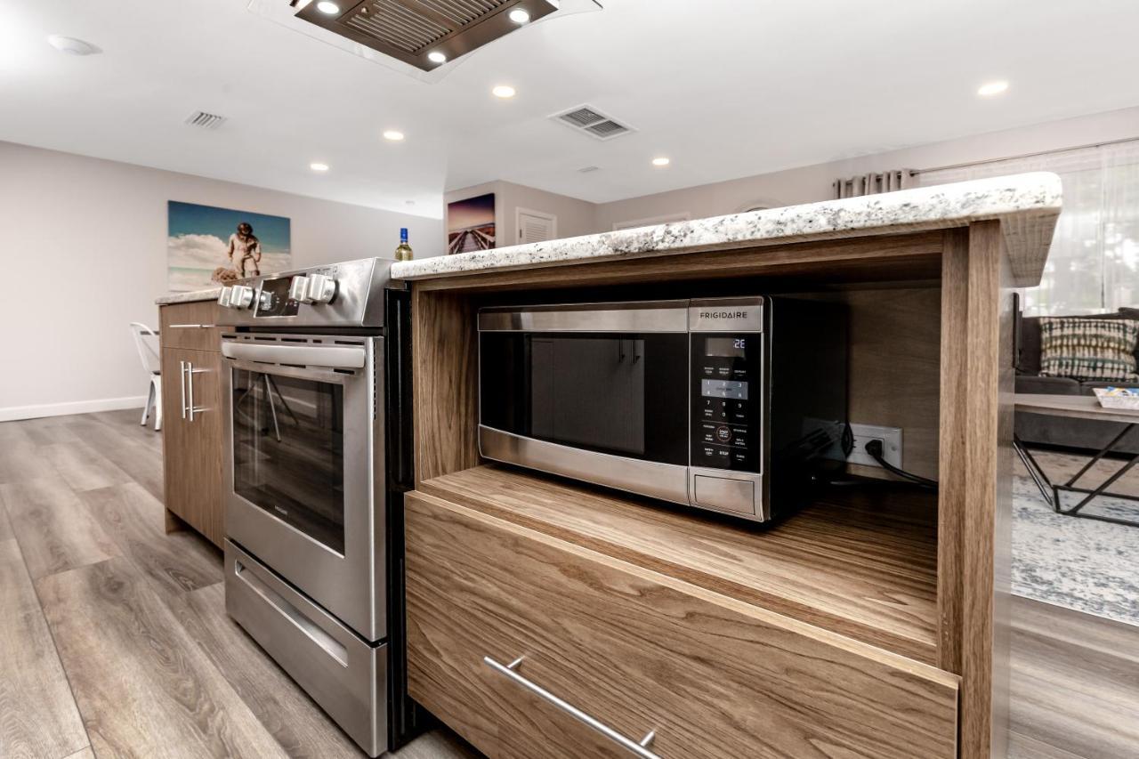 Modern Home, Heated Pool, Close To Beaches! *