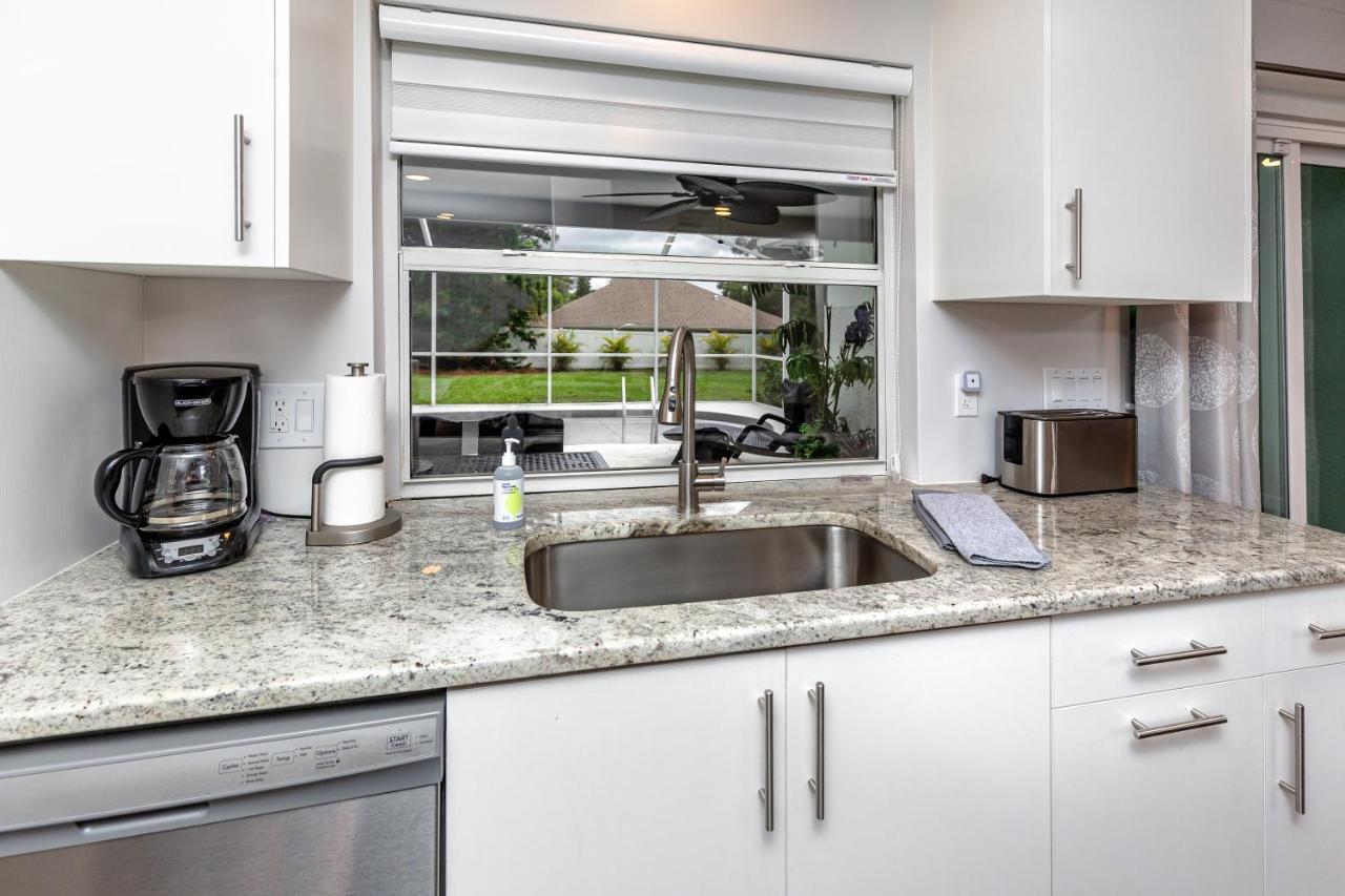 Modern Home, Heated Pool, Close To Beaches! Tarpon Springs